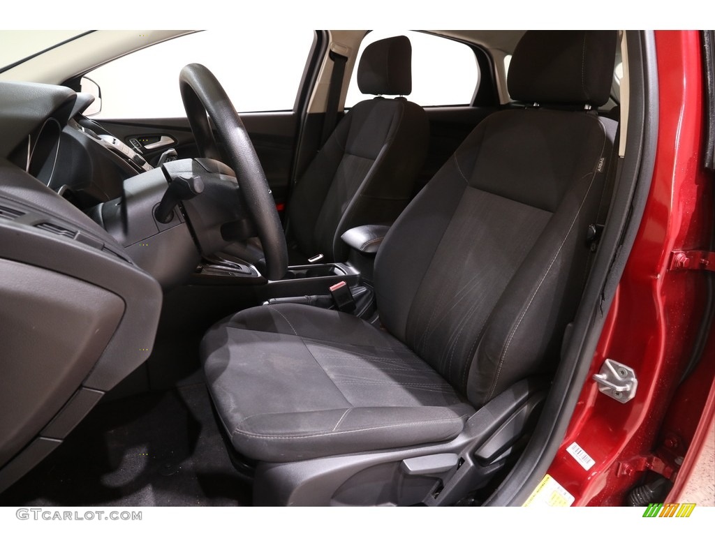 2016 Focus SE Hatch - Ruby Red / Charcoal Black photo #5