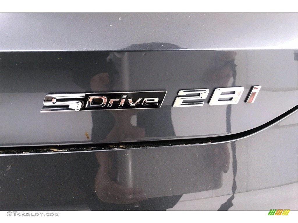 2021 X2 sDrive28i - Mineral Gray Metallic / Black photo #17