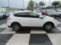 Super White - RAV4 XLE Photo No. 3