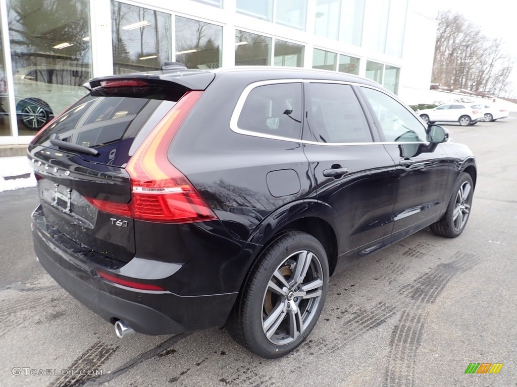 2021 XC60 T6 AWD Momentum - Onyx Black Metallic / Blonde/Charcoal photo #2