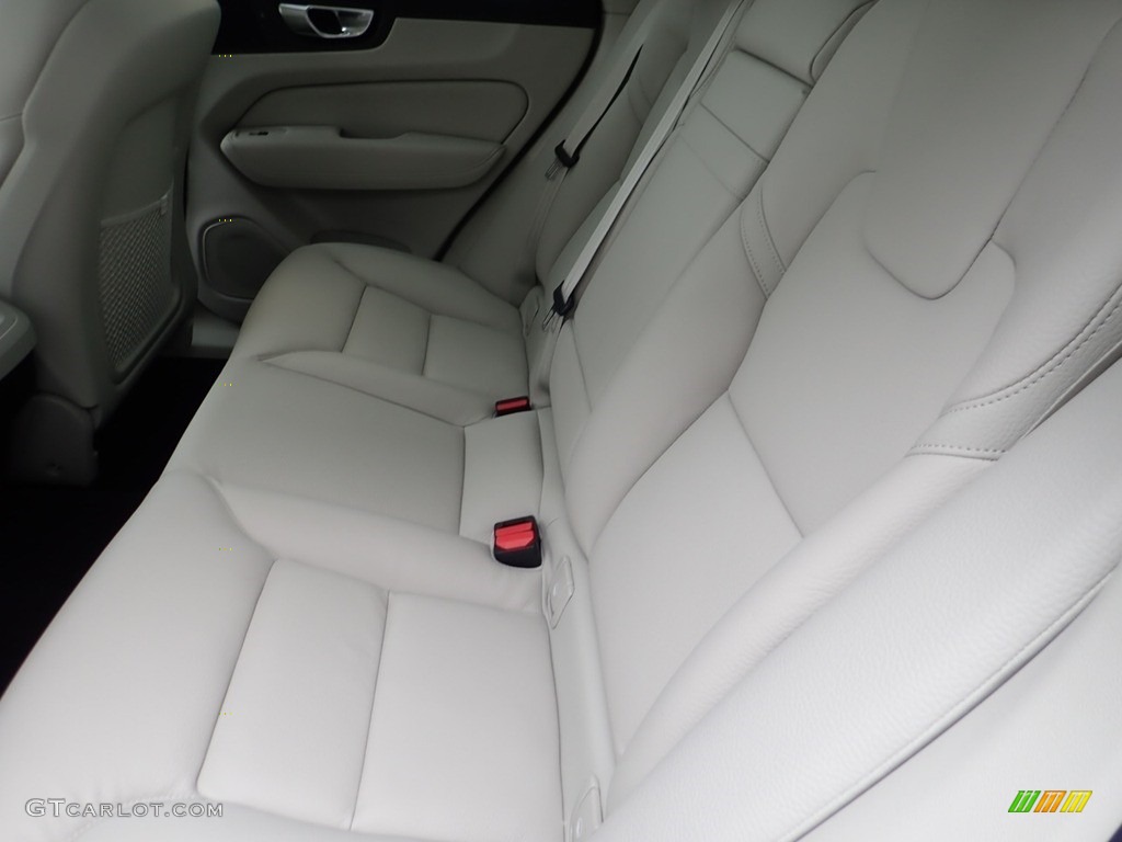 2021 XC60 T6 AWD Momentum - Onyx Black Metallic / Blonde/Charcoal photo #8