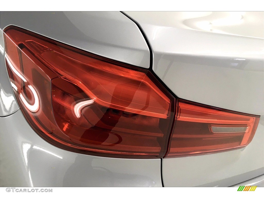 2018 5 Series 530e iPerfomance Sedan - Glacier Silver Metallic / Black photo #27
