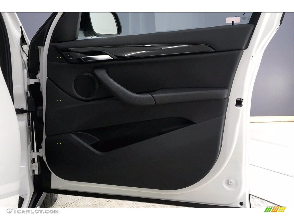 2018 X1 sDrive28i - Alpine White / Black photo #24