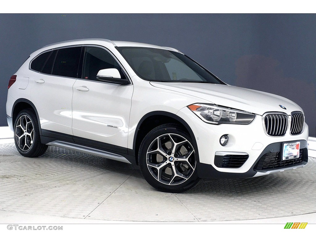 2018 X1 sDrive28i - Alpine White / Black photo #36