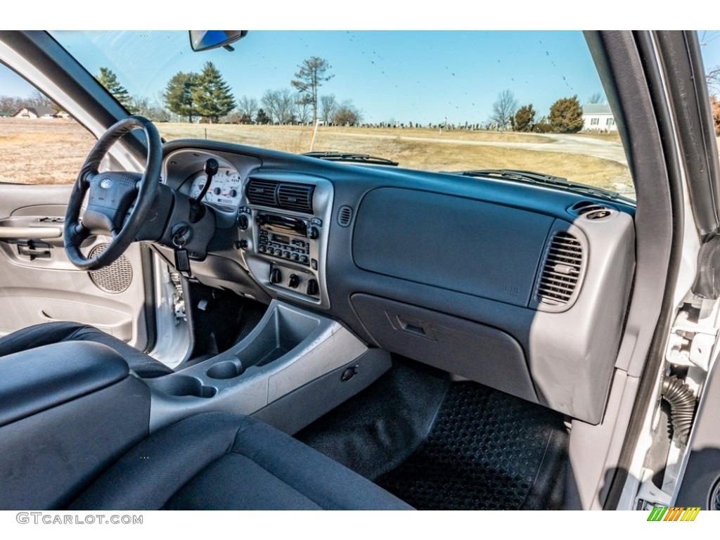 2001 Explorer Sport Trac 4x4 - Oxford White / Dark Graphite photo #30