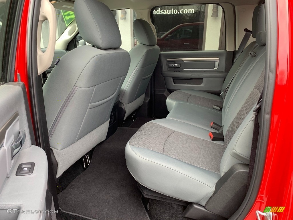 2017 1500 Big Horn Crew Cab 4x4 - Bright Red / Black/Diesel Gray photo #7