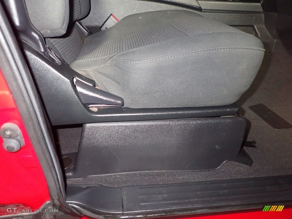 2011 Titan SV King Cab 4x4 - Red Alert / Charcoal photo #33