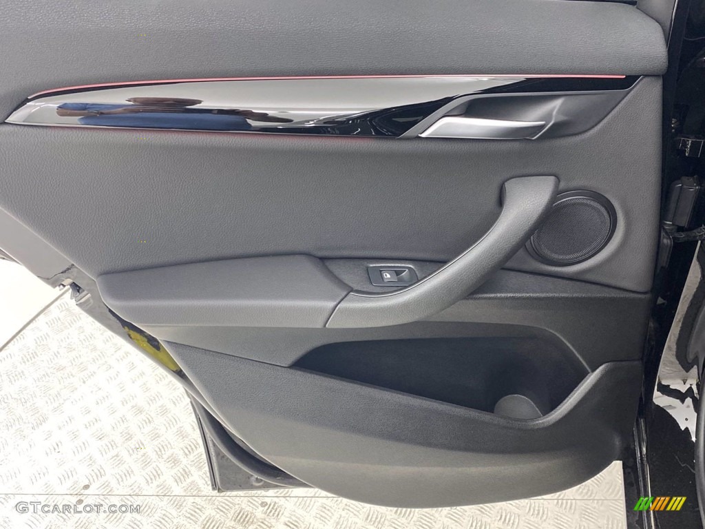 2021 X2 sDrive28i - Black Sapphire Metallic / Black photo #17