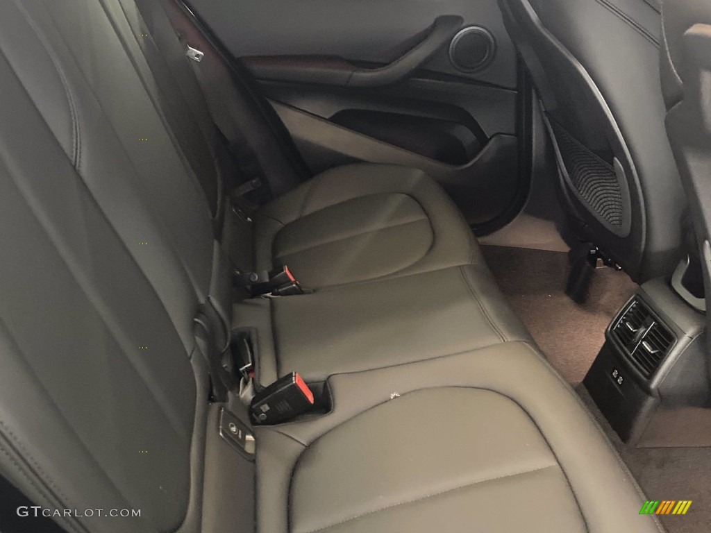 2021 X2 sDrive28i - Black Sapphire Metallic / Black photo #21