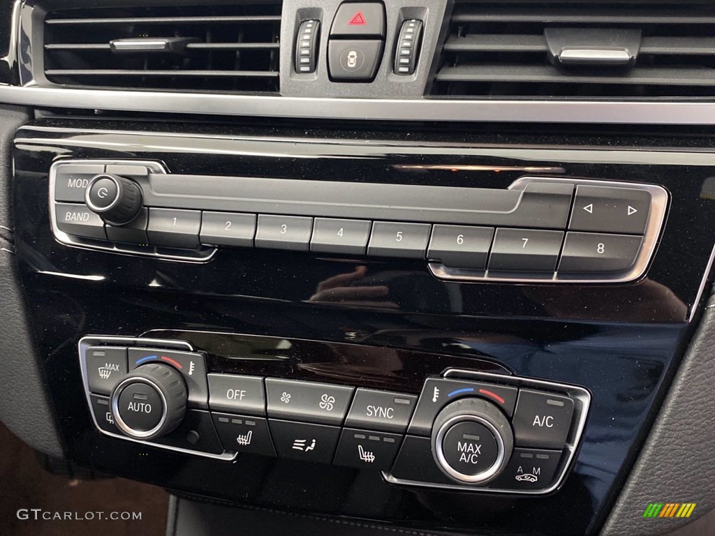 2021 X2 sDrive28i - Black Sapphire Metallic / Black photo #24