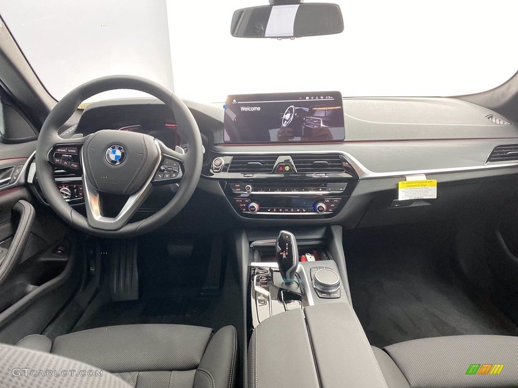 2021 5 Series 530i Sedan - Black Sapphire Metallic / Black photo #2