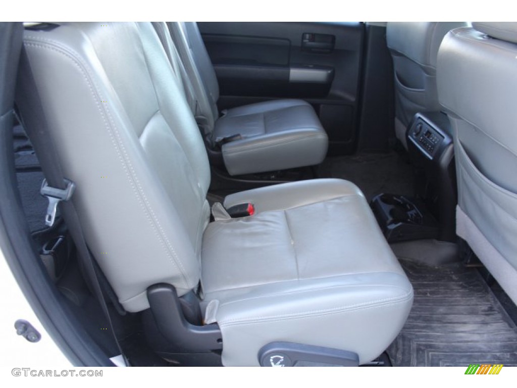 2017 Sequoia SR5 - Super White / Graphite photo #25