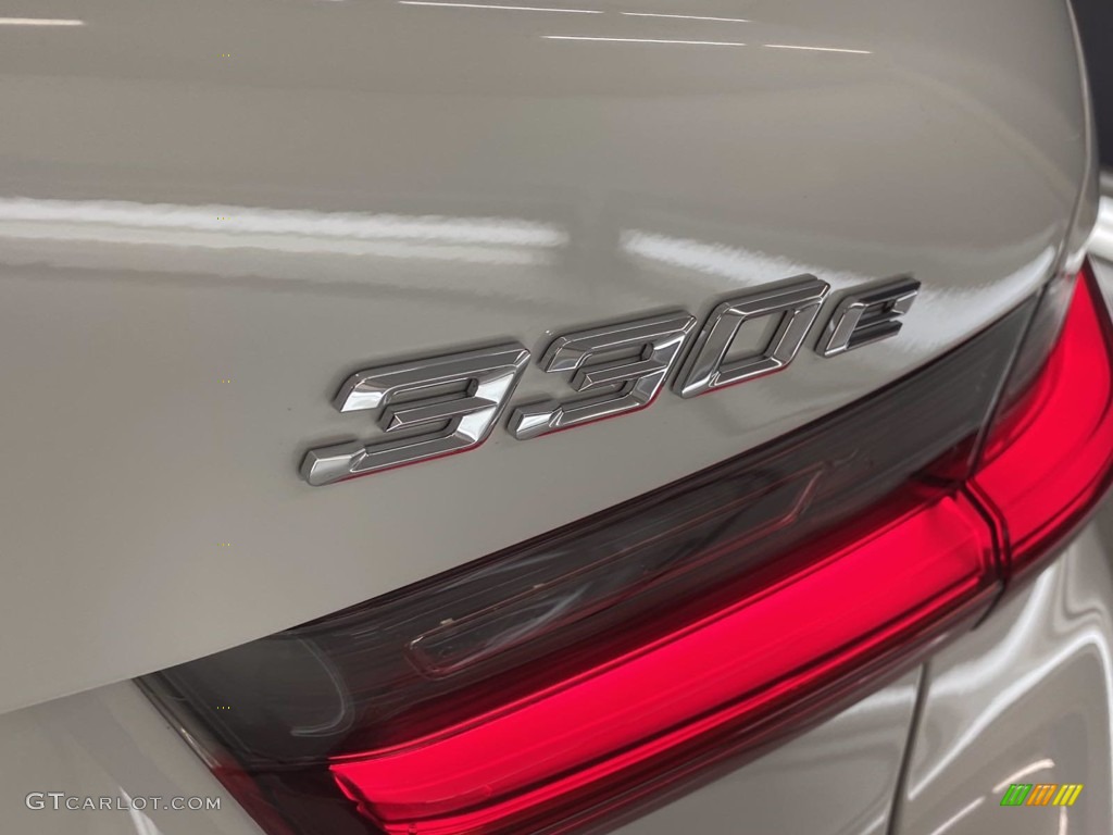 2021 3 Series 330e Sedan - Alpine White / Black photo #9