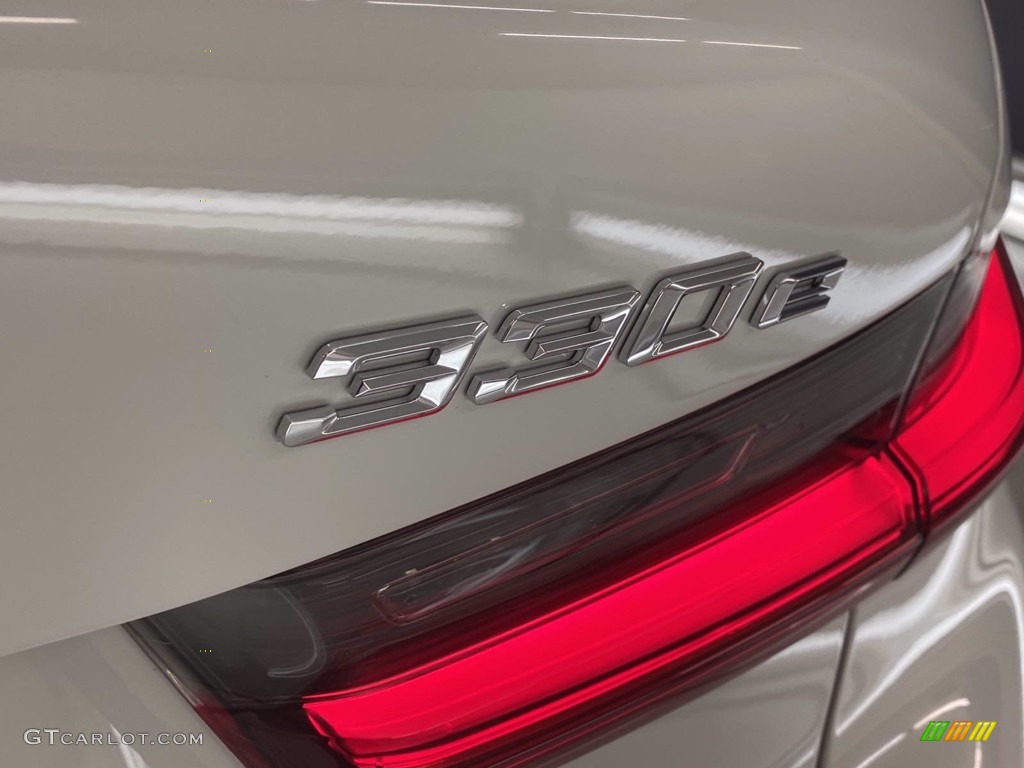 2021 3 Series 330e Sedan - Alpine White / Black photo #9