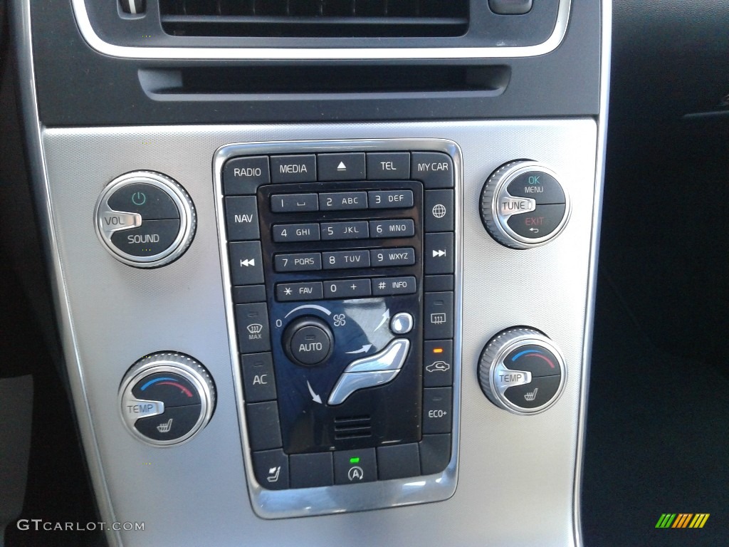 2017 Volvo S60 T5 Controls Photos