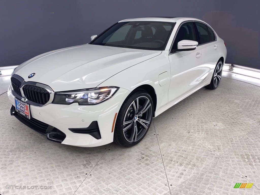 2021 3 Series 330e Sedan - Alpine White / Black photo #17