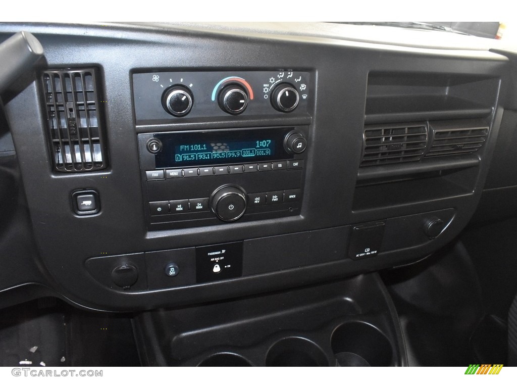 2018 GMC Savana Van 2500 Cargo Medium Pewter Dashboard Photo #141065720