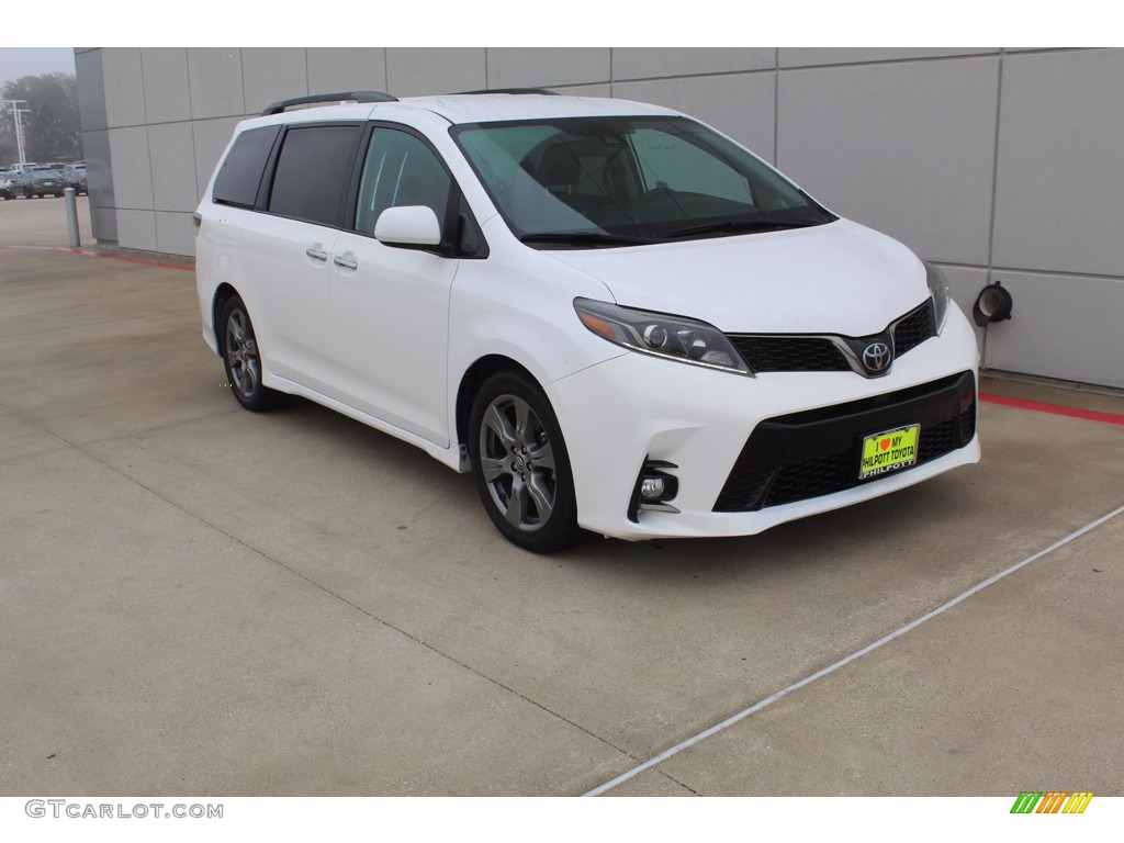 2019 Sienna SE - Super White / Black photo #2