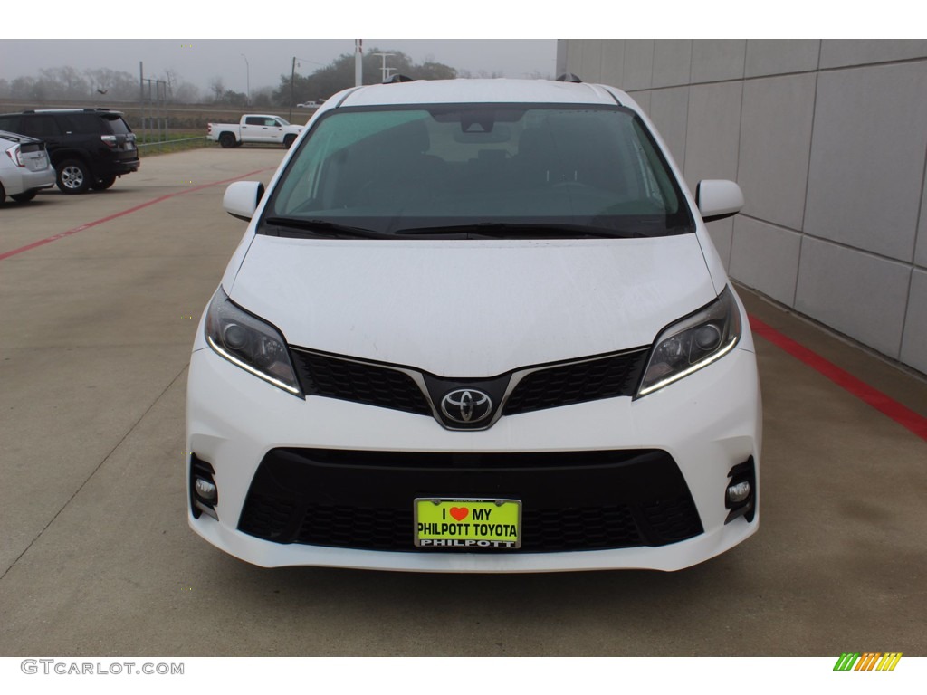 2019 Sienna SE - Super White / Black photo #3
