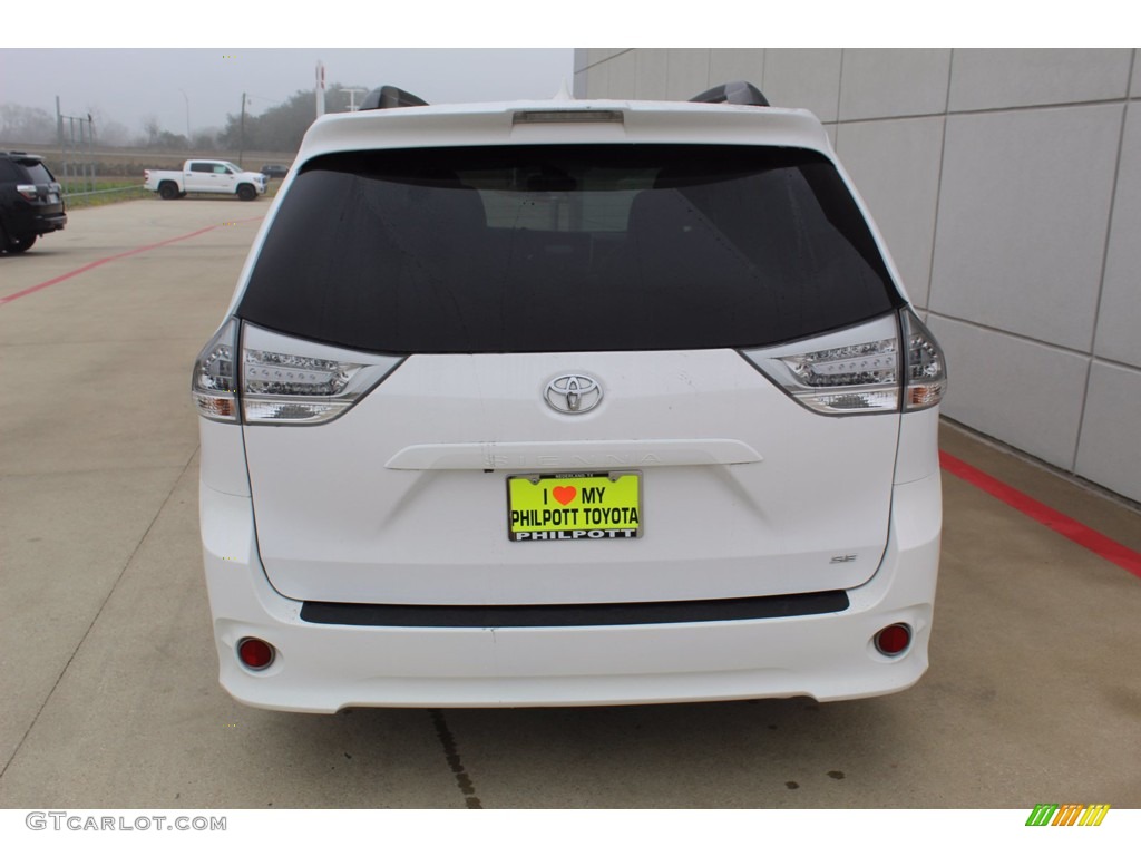 2019 Sienna SE - Super White / Black photo #7