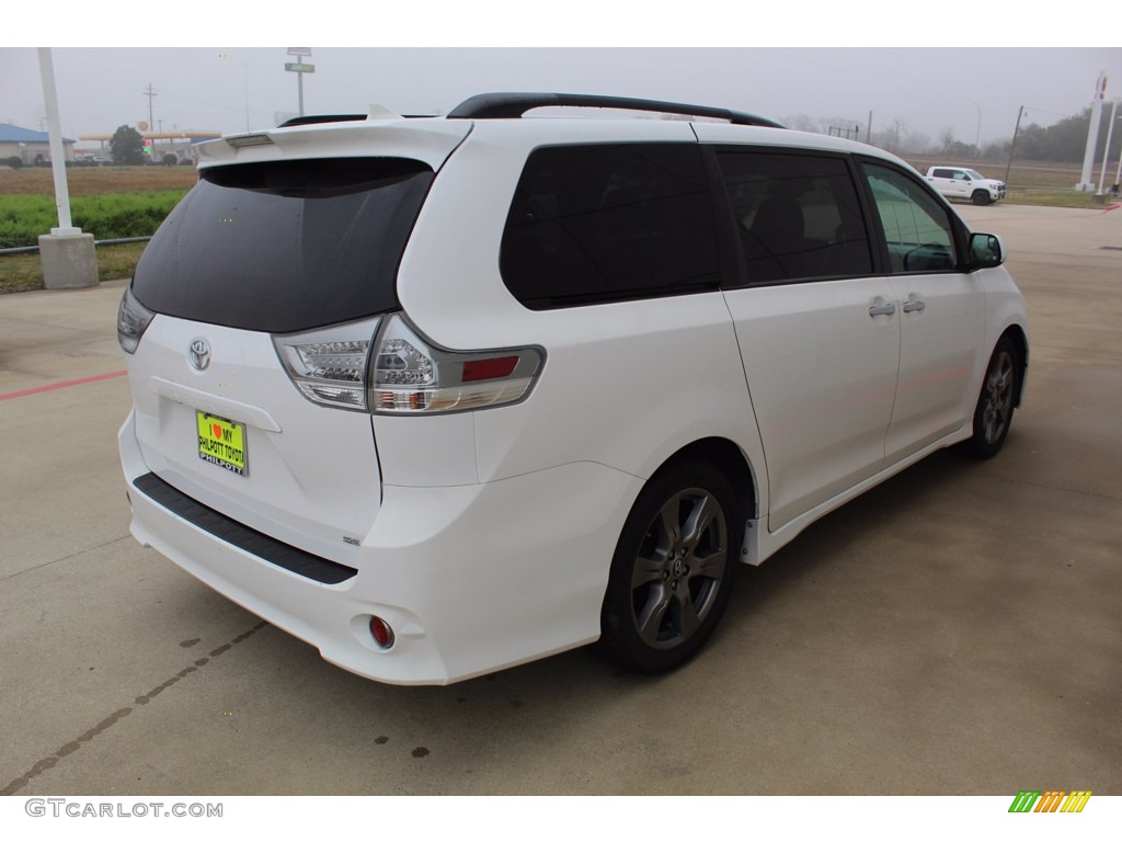 2019 Sienna SE - Super White / Black photo #8