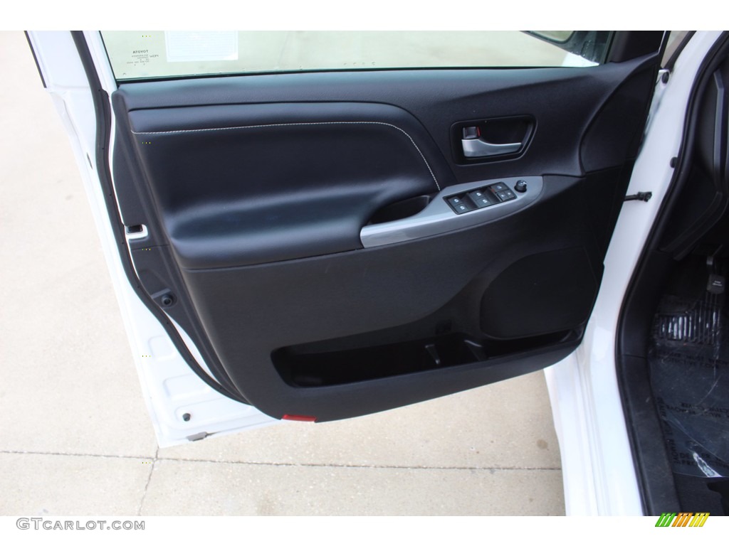 2019 Sienna SE - Super White / Black photo #9