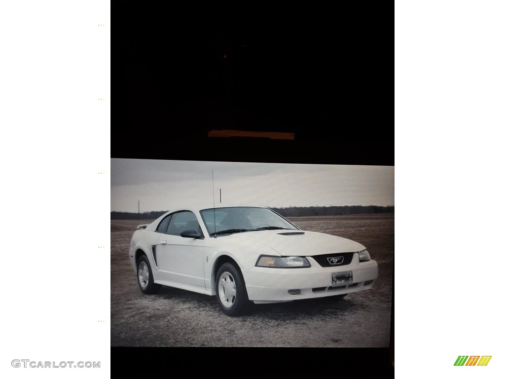 2001 Mustang V6 Coupe - Oxford White / Medium Parchment photo #1