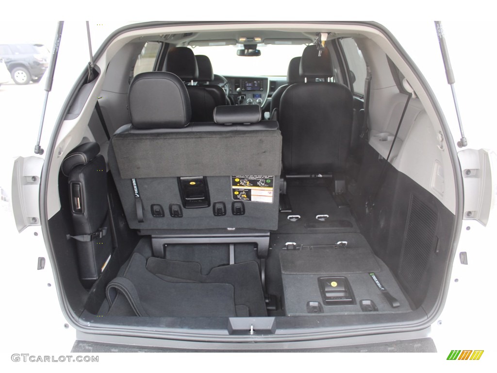 2019 Sienna SE - Super White / Black photo #22