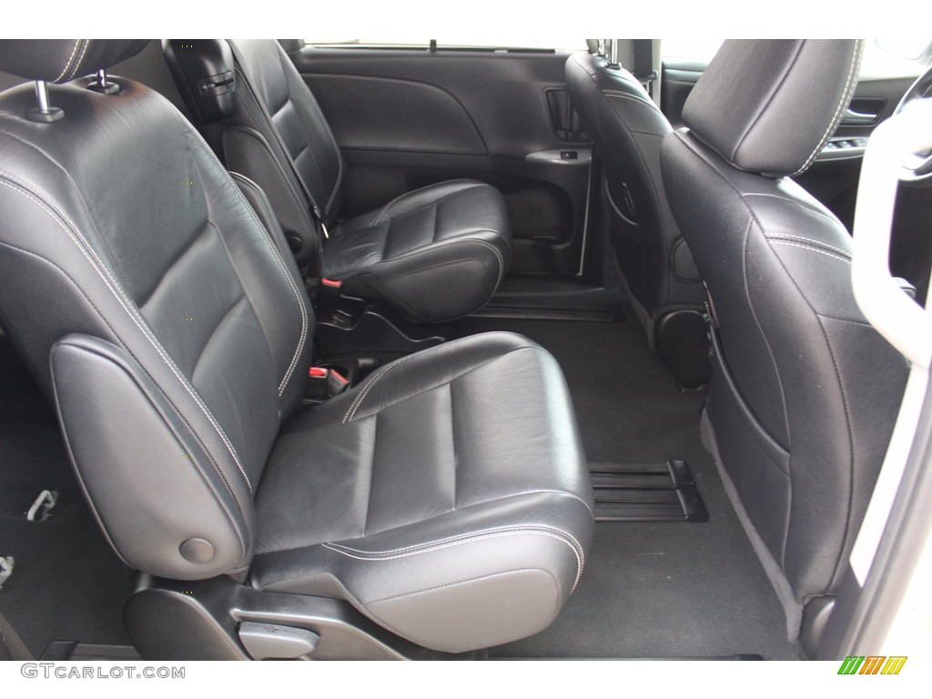 2019 Sienna SE - Super White / Black photo #24