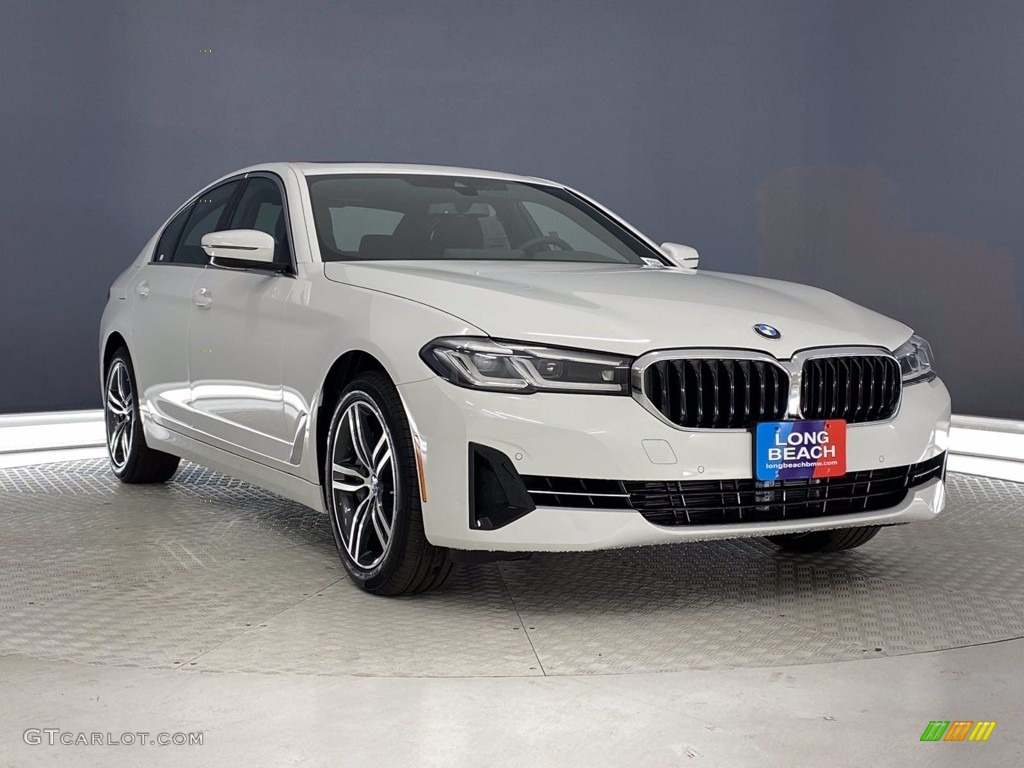 2021 5 Series 540i Sedan - Alpine White / Black photo #2