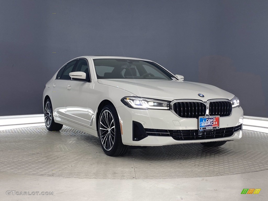 2021 5 Series 530i Sedan - Alpine White / Black photo #2