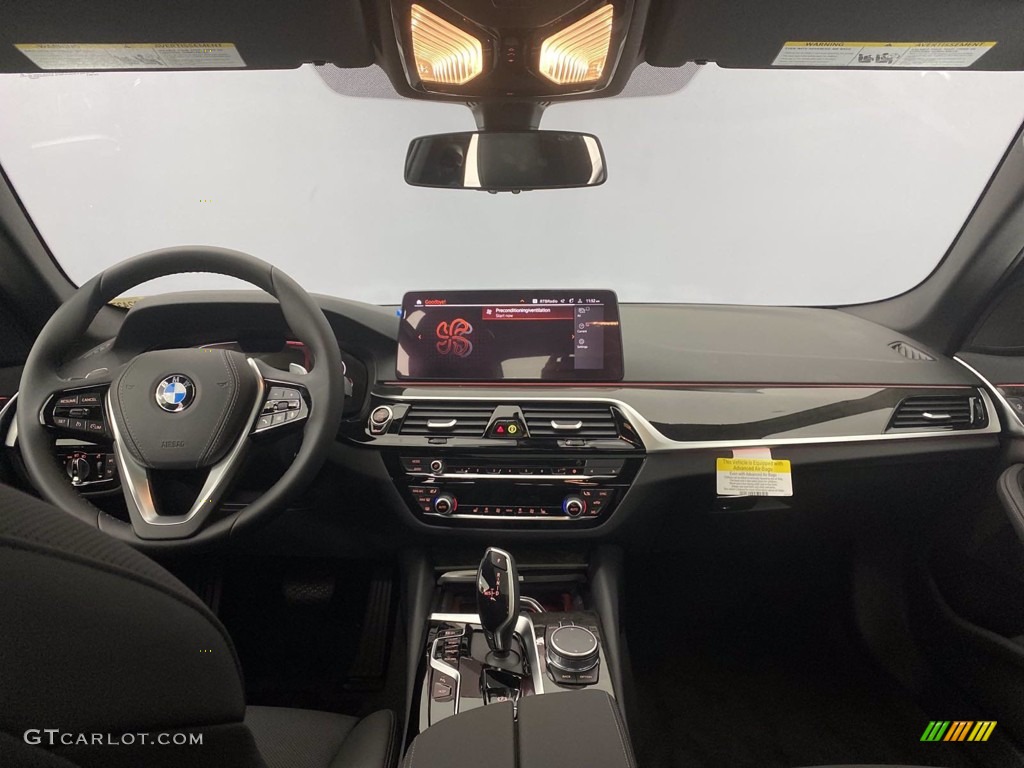 2021 5 Series 530i Sedan - Alpine White / Black photo #19
