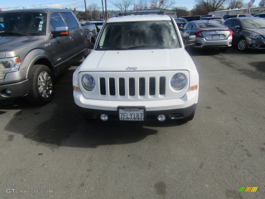 2014 Patriot Latitude - Bright White / Dark Slate Gray/Light Pebble photo #2