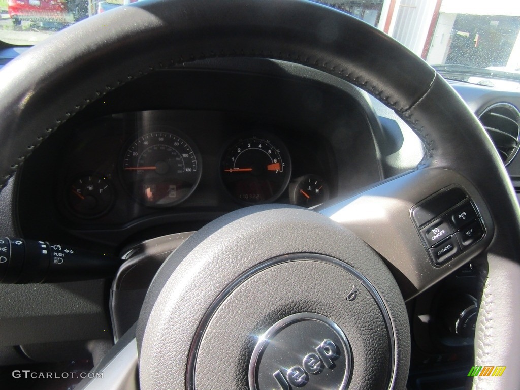 2014 Patriot Latitude - Bright White / Dark Slate Gray/Light Pebble photo #10
