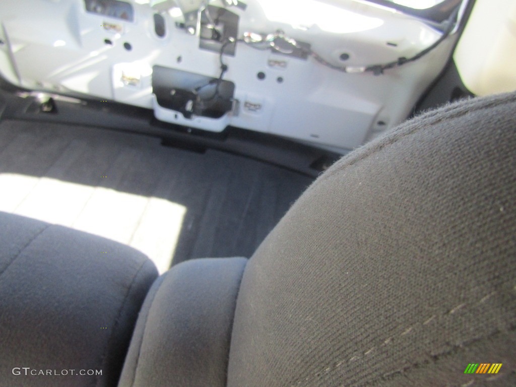 2014 Patriot Latitude - Bright White / Dark Slate Gray/Light Pebble photo #15