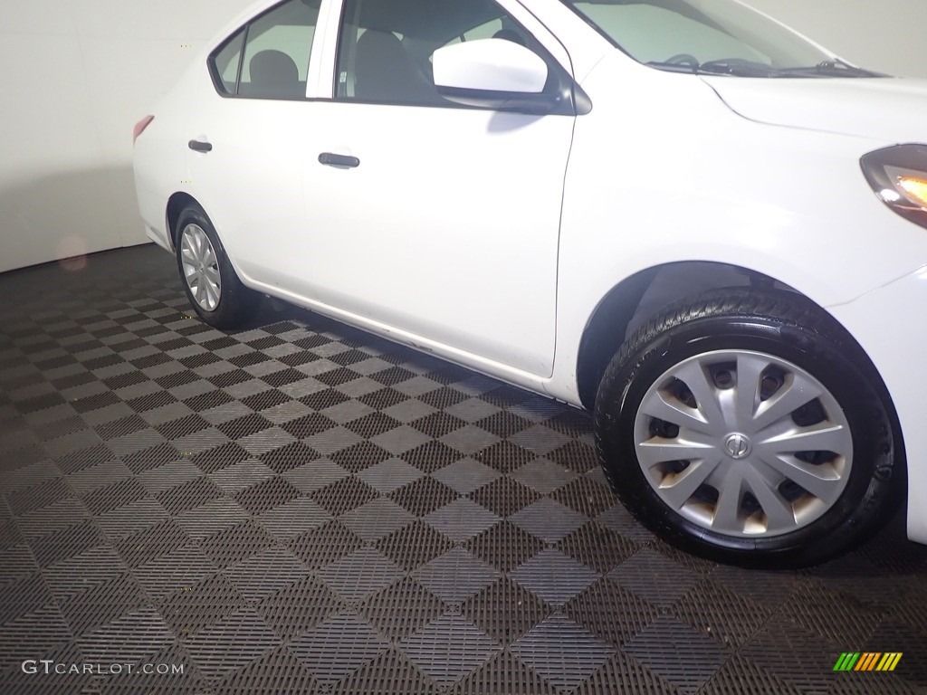 2017 Versa S - Fresh Powder White / Charcoal photo #3