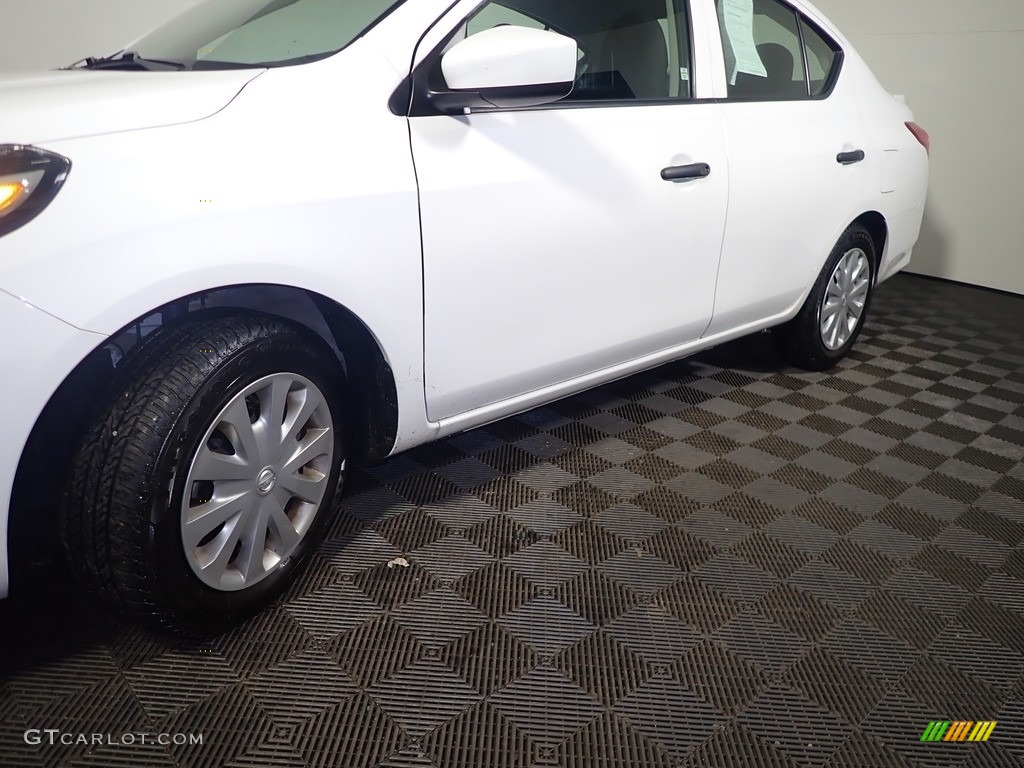 2017 Versa S - Fresh Powder White / Charcoal photo #9