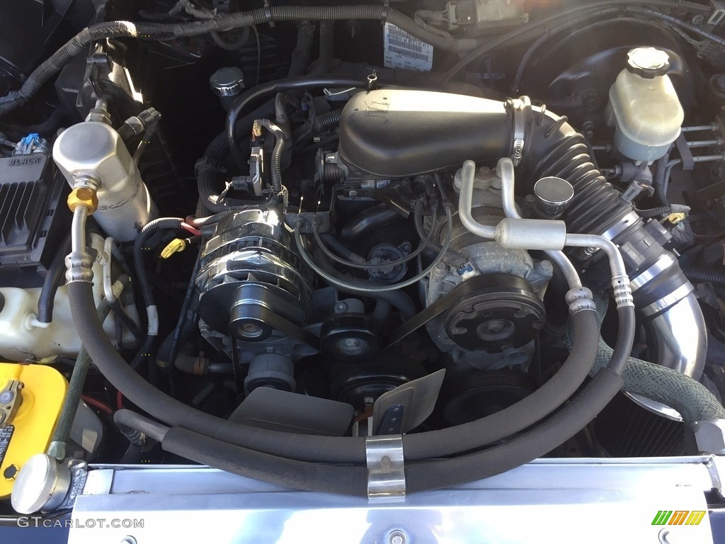 2000 Chevrolet S10 LS Extended Cab Engine Photos