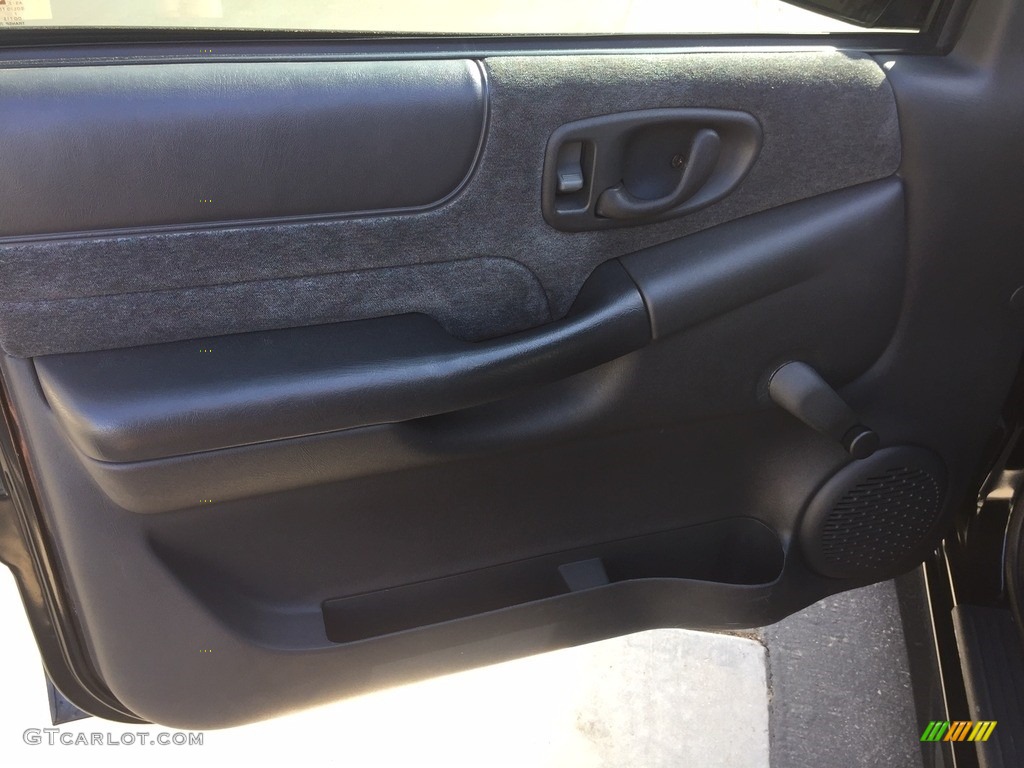 2000 Chevrolet S10 LS Extended Cab Door Panel Photos