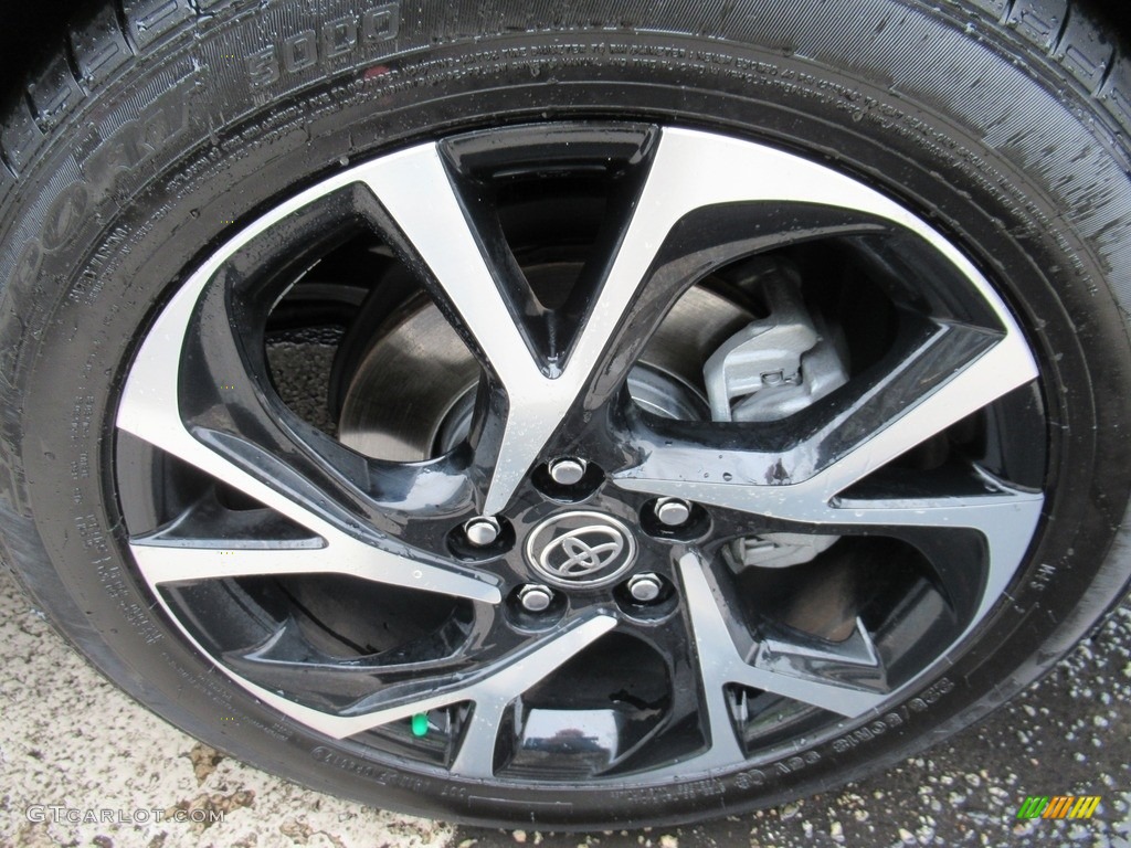 2020 C-HR XLE - Blizzard Pearl / Black photo #7