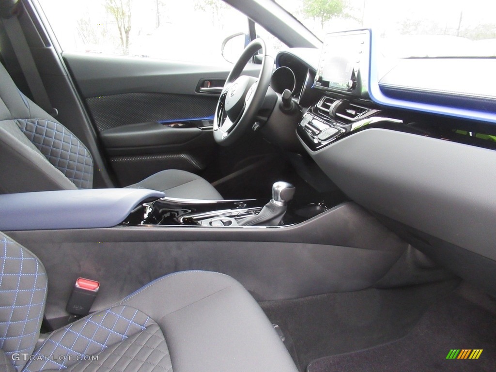 2020 C-HR XLE - Blizzard Pearl / Black photo #12