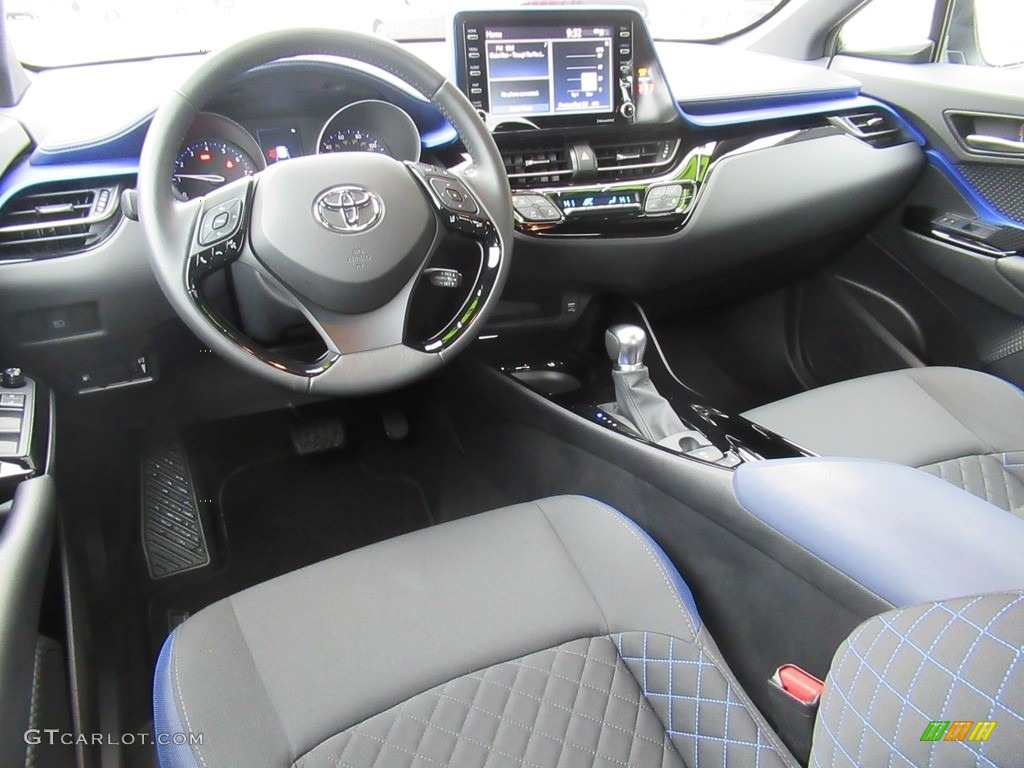 2020 C-HR XLE - Blizzard Pearl / Black photo #14
