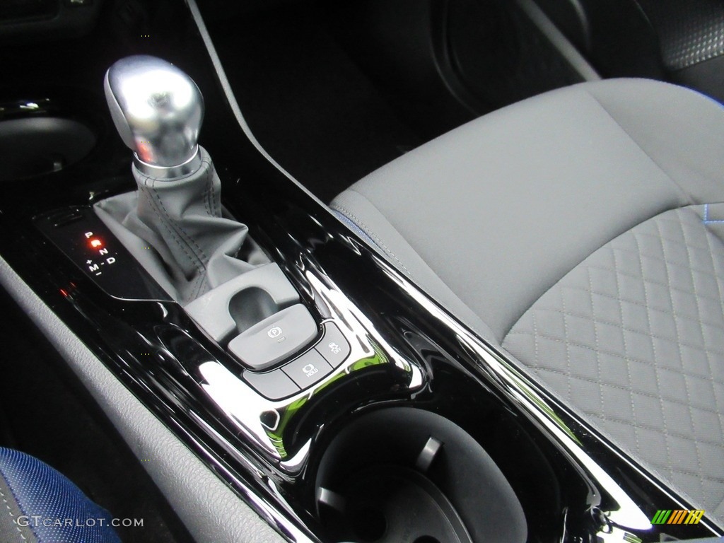 2020 C-HR XLE - Blizzard Pearl / Black photo #19