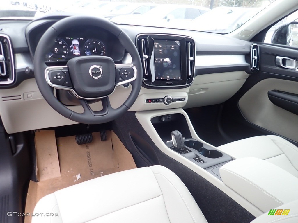 2021 XC40 T5 Momentum AWD - Black Stone / Blond/Charcoal photo #9