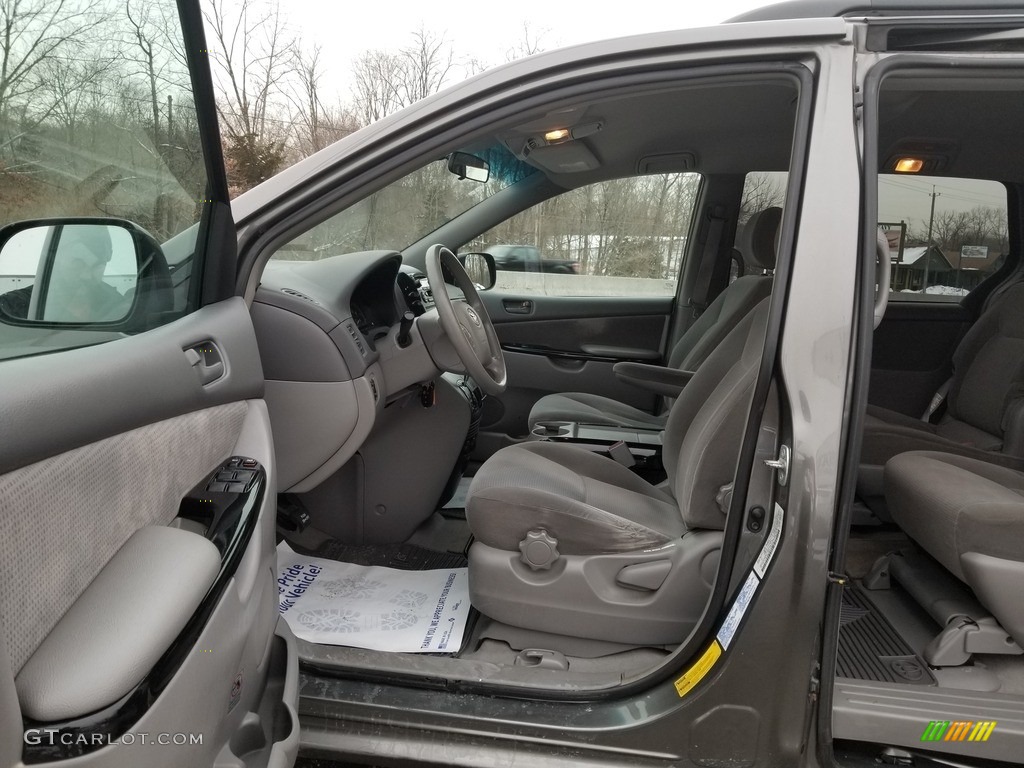 2004 Sienna LE AWD - Phantom Gray Pearl / Fawn Beige photo #9
