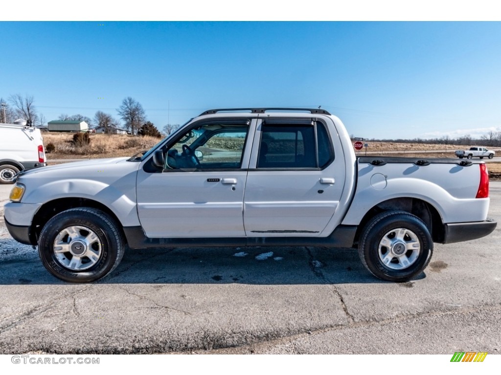 2005 Explorer Sport Trac XLT 4x4 - Oxford White / Medium Dark Flint photo #2