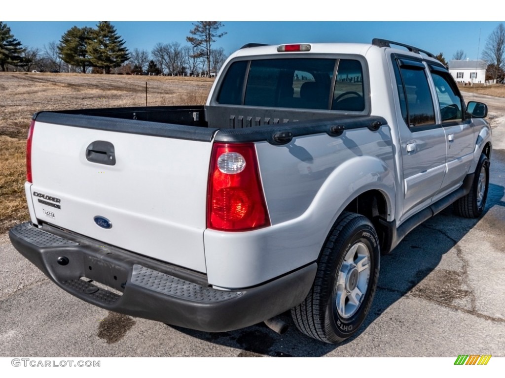 2005 Explorer Sport Trac XLT 4x4 - Oxford White / Medium Dark Flint photo #4