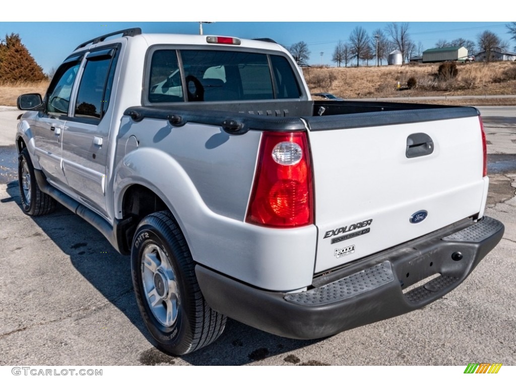 2005 Explorer Sport Trac XLT 4x4 - Oxford White / Medium Dark Flint photo #6
