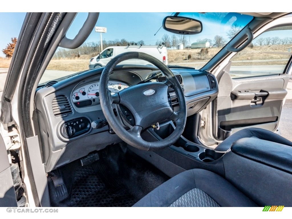 2005 Explorer Sport Trac XLT 4x4 - Oxford White / Medium Dark Flint photo #17
