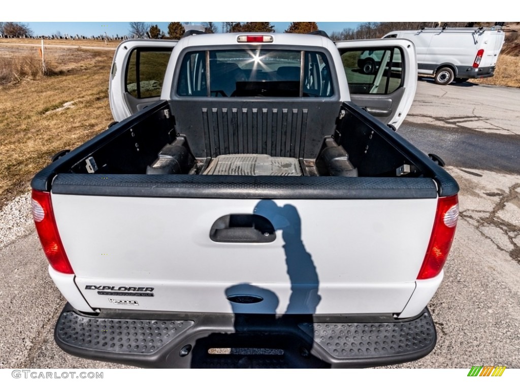 2005 Explorer Sport Trac XLT 4x4 - Oxford White / Medium Dark Flint photo #21